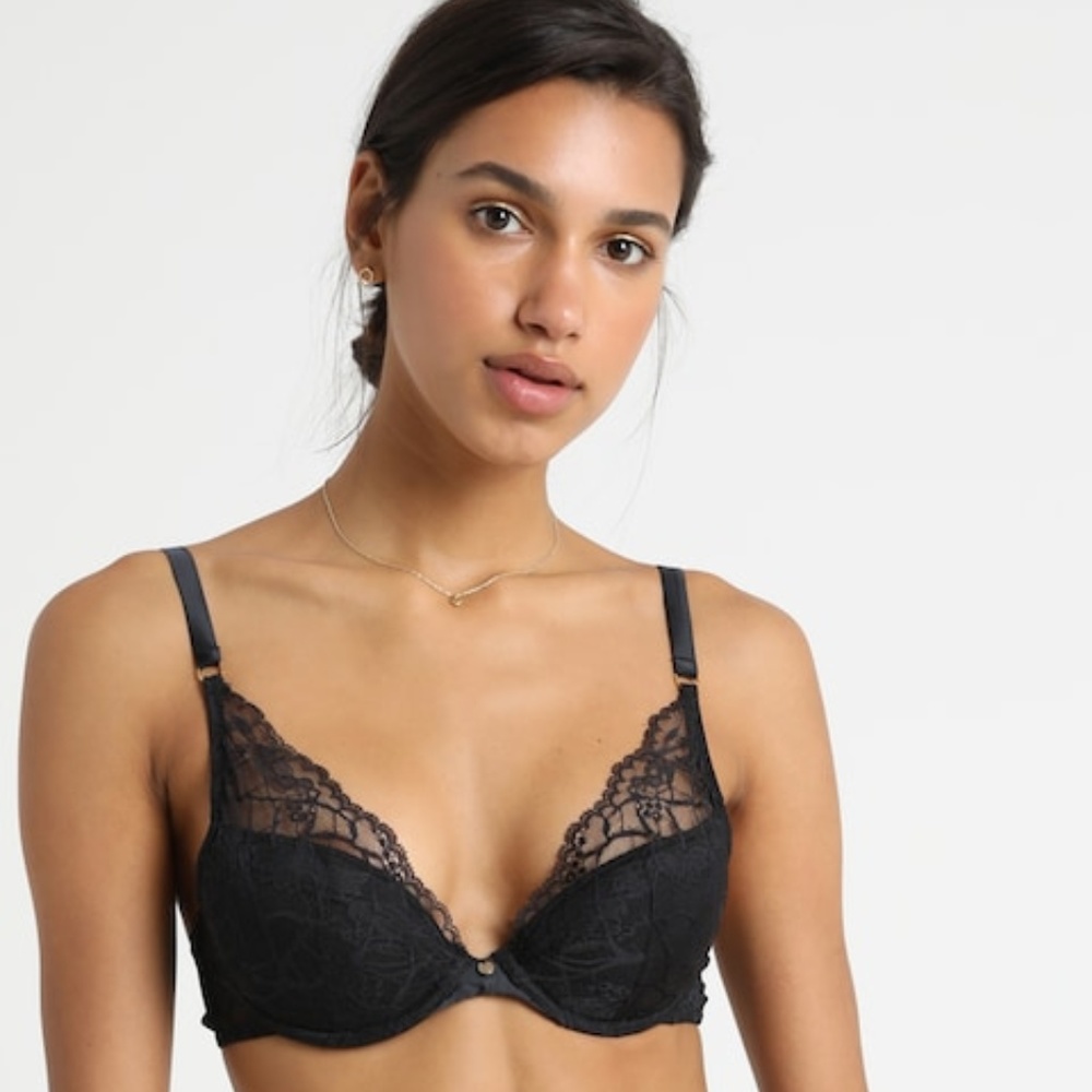 Chantelle Lace Push Up Bra Black 32A
